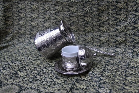 El İşlemeli Kapaklı Kahve Fincanı